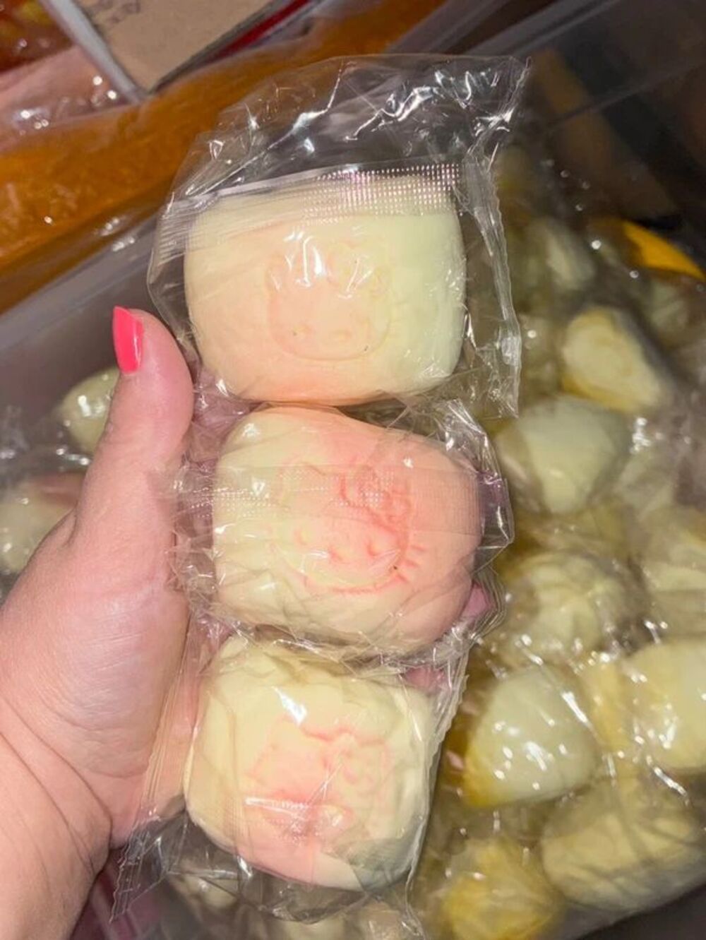 3 Pack Pink/Cream Hello Kitty Slow Rise Stick Buns